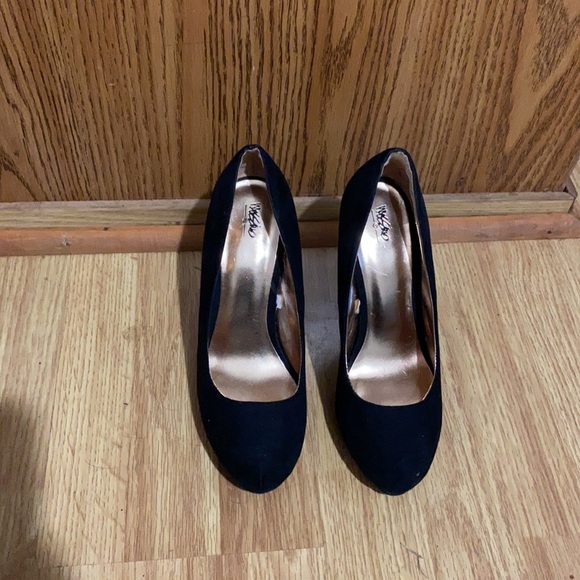 Heals - Picture 2 of 6